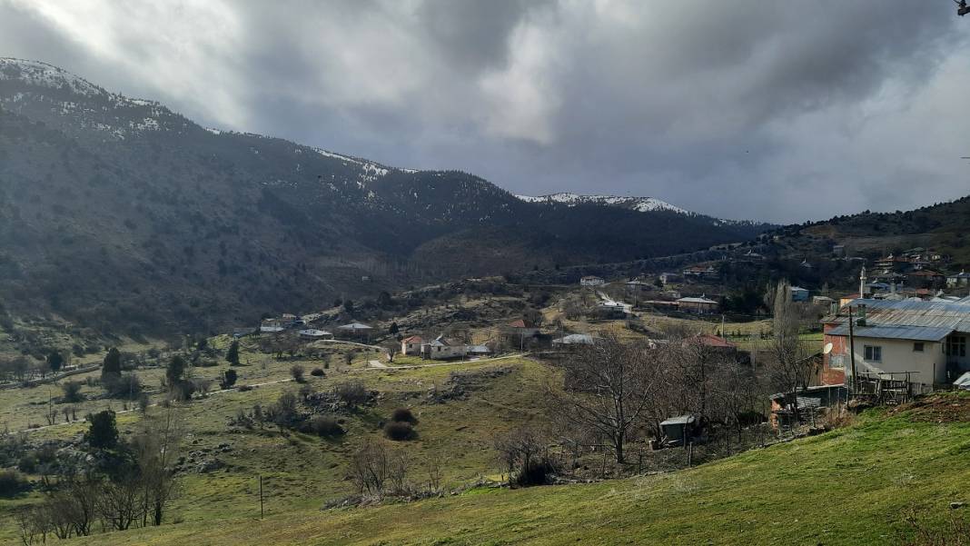Konya'da bir şelale var 'gün yüzü görmeden' suyu çekiliyor!  Eskiler buraya sahraya gelirmiş 5